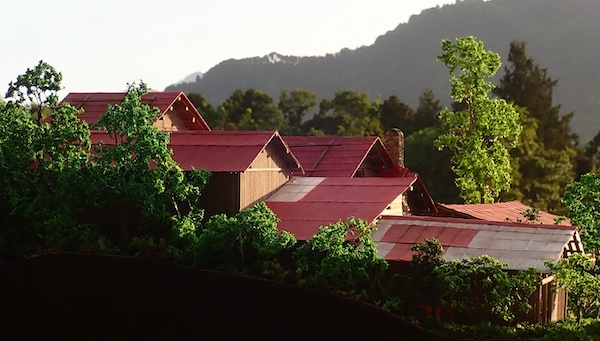 獅子口小屋　左側