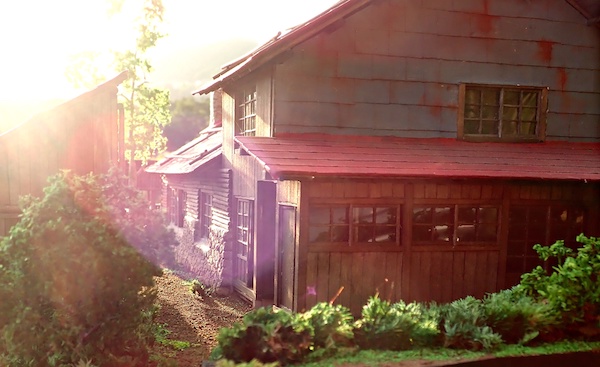 獅子口小屋　後ろと通路