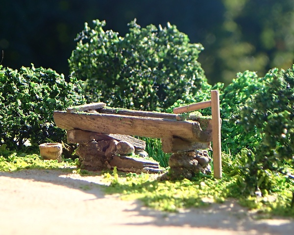 一石栃立場茶屋　茶屋前の水舟（水場）