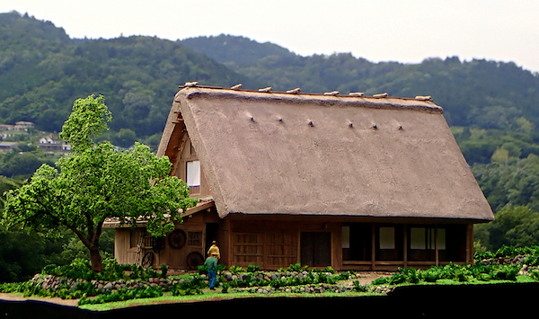 合掌造り　右側を見る