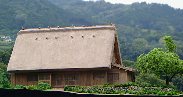合掌造り　左側を見る