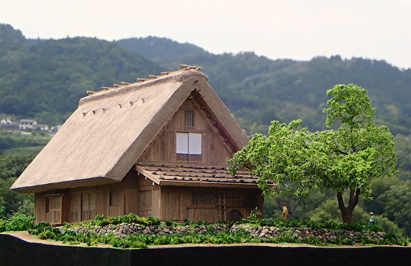 合掌造り　前方左側を見る