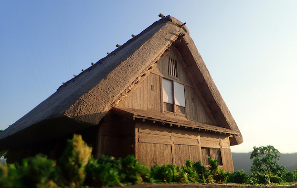 合掌造り　後ろ側を大きく見る