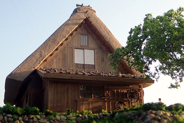 合掌造り　前側を大きく見る